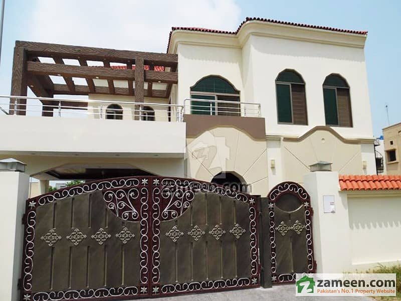 Sweet & Lovely 5 Beds 10 Marla Bungalow Available For Sale In Bahria Town