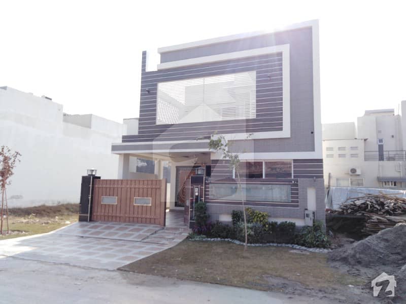 7 MARLA DOUBLE STORY BUNGALOW WITH FULL BASEMENT IN DHA LAHORE