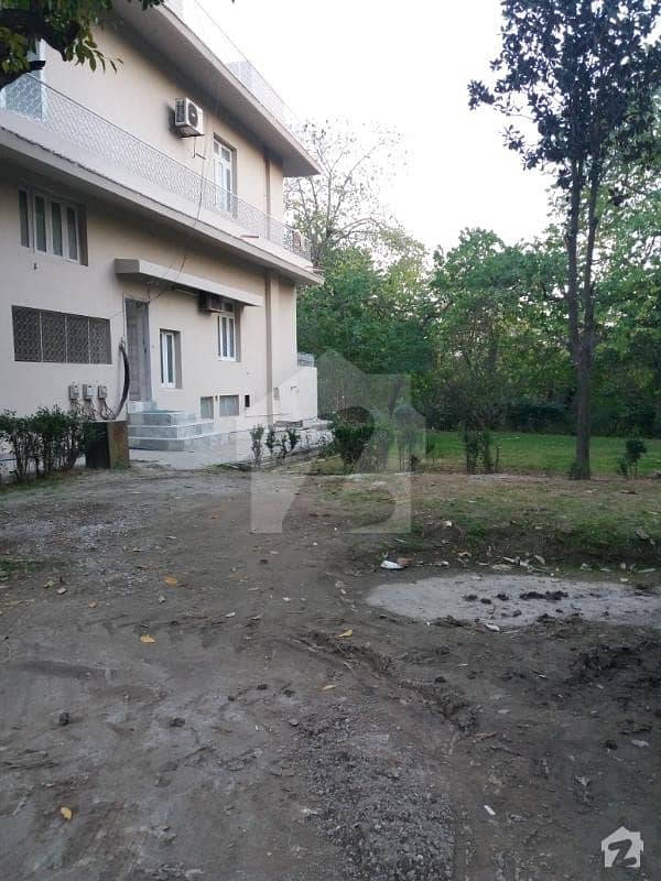 G9-3,30*50,corner house with extra land available for rent