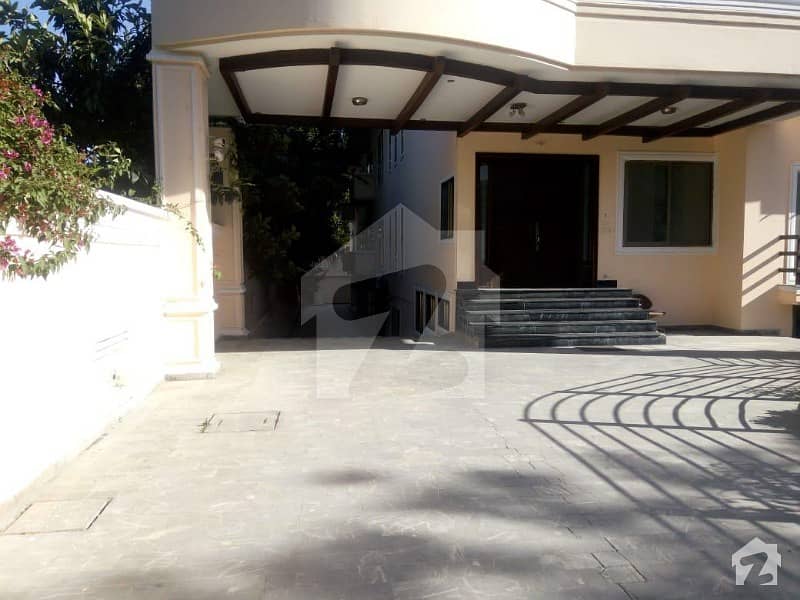 A Decent House 1000 Sqyrds 9 Bed Rooms Is Available For Sale