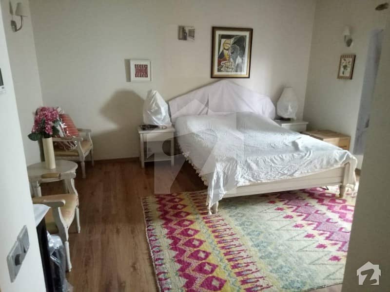 15 Marla 6th Floor 3 Bed Furnished Apartment In Tufail Road  On Sale Facing Park