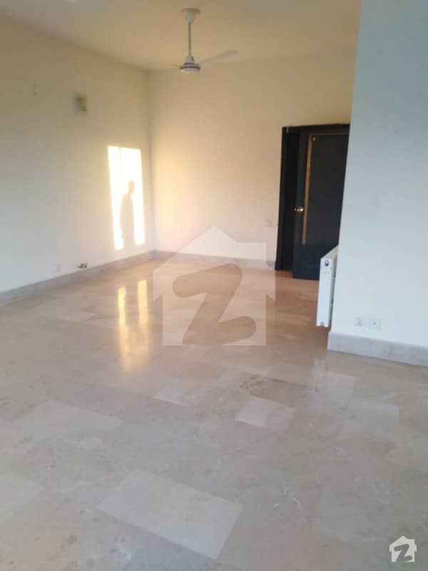 F6 05 BEDROOM TILED FLOORING HOUSE WITH HEATING SYSTEM AND BEAUTIFUL LAWN