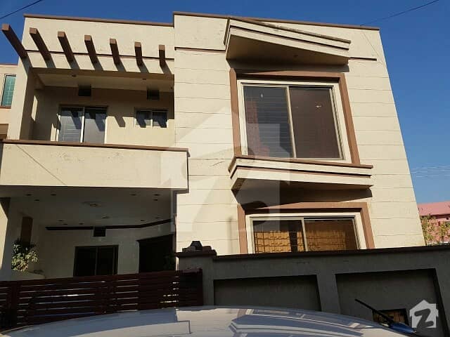 Elegant And Solid House For Sale Size 30x60