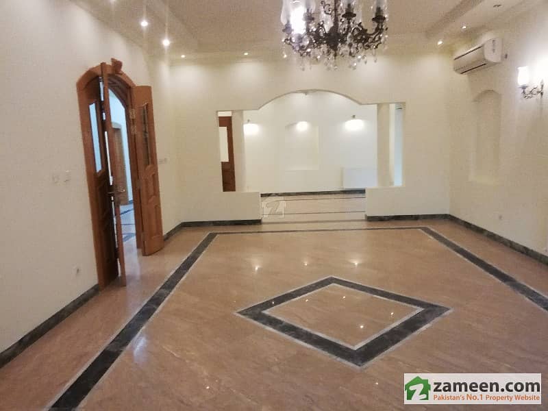 F7 Beautiful 6 Bed House With Basement In Dead End Street