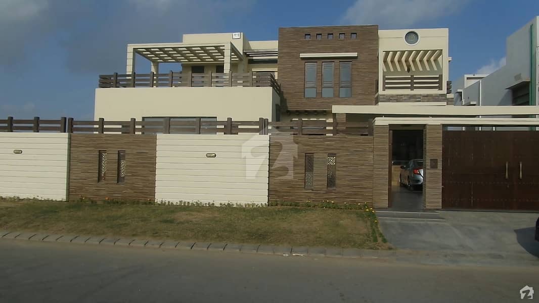 ڈی ایچ اے فیز 8 ڈی ایچ اے کراچی میں 6 کمروں کا 2 کنال مکان 23.9 کروڑ میں برائے فروخت۔