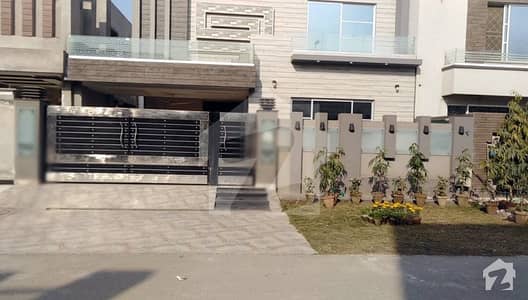 10 Marla Brand New Well Designed Luxury Villa For Sale 10 Marla Brand New Well Designed Luxury Villa For Sale