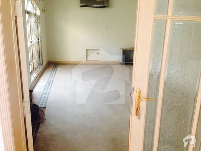 Almost New Beautiful Upper Portion For Rent On Prime Location