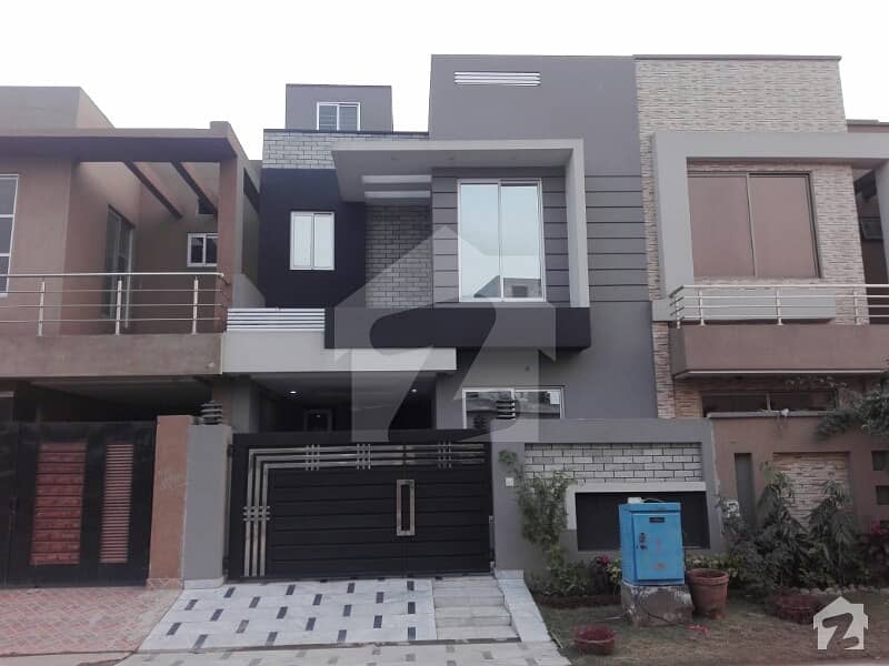 5 Marla Brand New House For Sale Near To Park