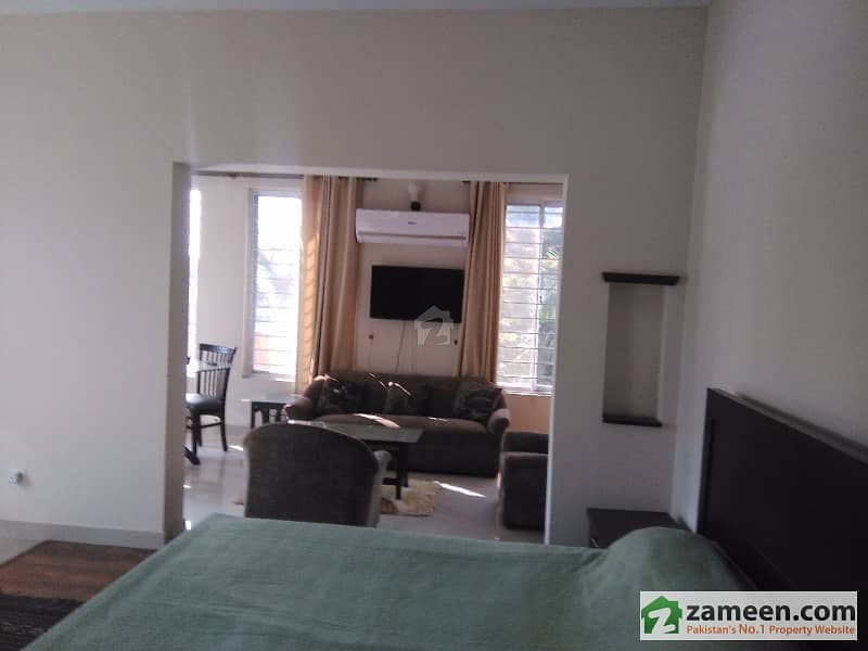 Fully Furnished One Bed Studio Flat With Living Room