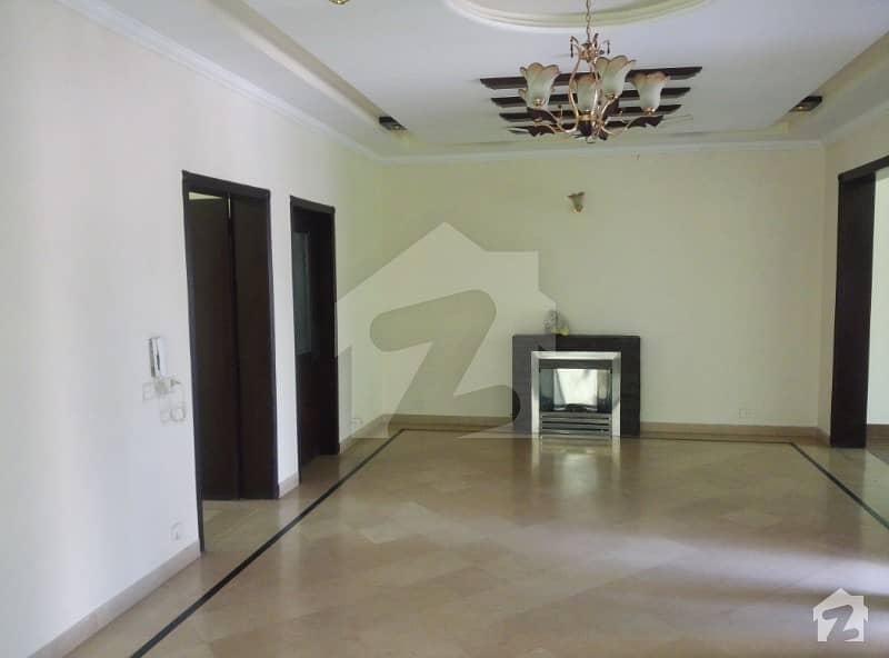 10 Marla Brand New Bungalow In Divine Garden