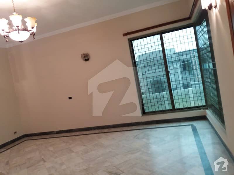 Gulberg 3 Ideal Location 2 Kanal Bungalow For Silent Office For Rent