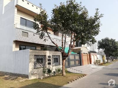 10 Marla Brand New House Available For Sale 10 Marla Brand New House Available For Sale