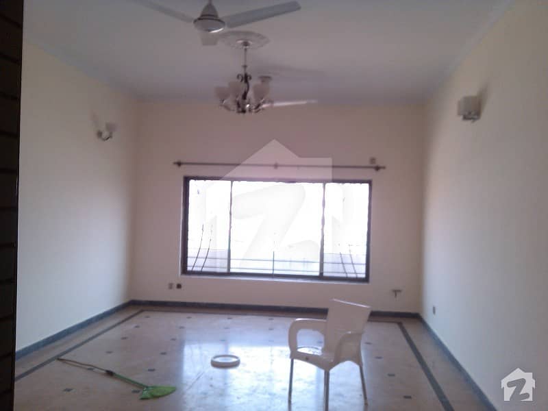 1 Kanal Upper Portion With 3 Bed In Pwd