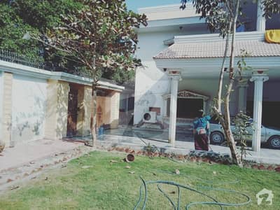 1000 Square Yard Bungalow Is Up For Rent In Faraz Villas Main Road