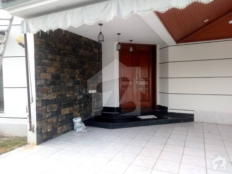 Zameen Offers 100 Original Pictures 1 Kanal Slightly Used  Modern Luxury Bungalow For Rent In DHA  Phase V Near Park