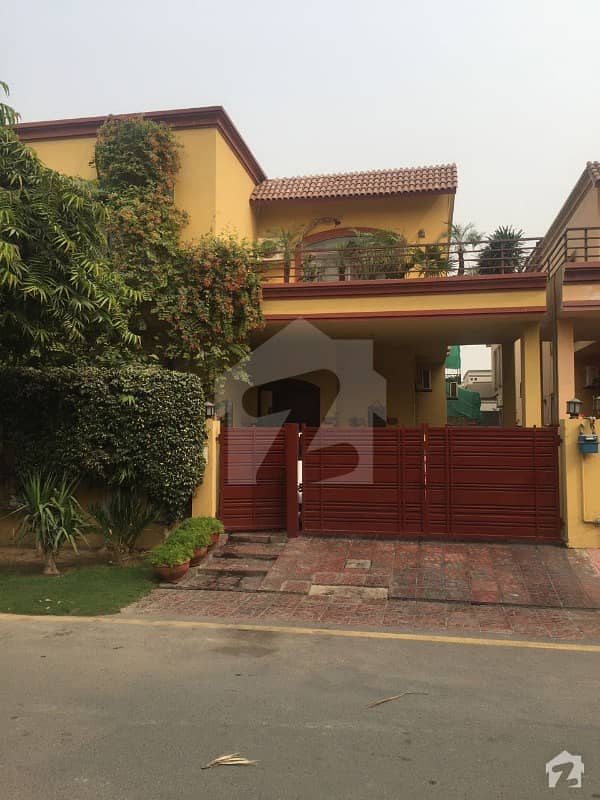 10 Marla Beautiful Villa Available For Rent In Phase 8 Park View