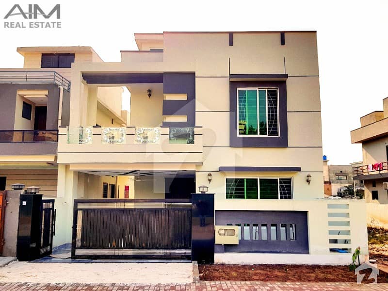 Excellent 10 Marla House On Boulevard With Front Open Excellent 10 Marla House On Boulevard With Front Open