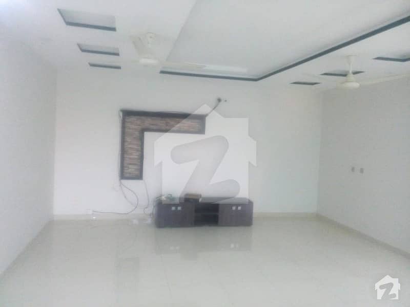 1 Kanal ALMOST NEW OUTCLASS UPPER PORTION in Valencia town at prime location BLOCK C1 NEAR PARK