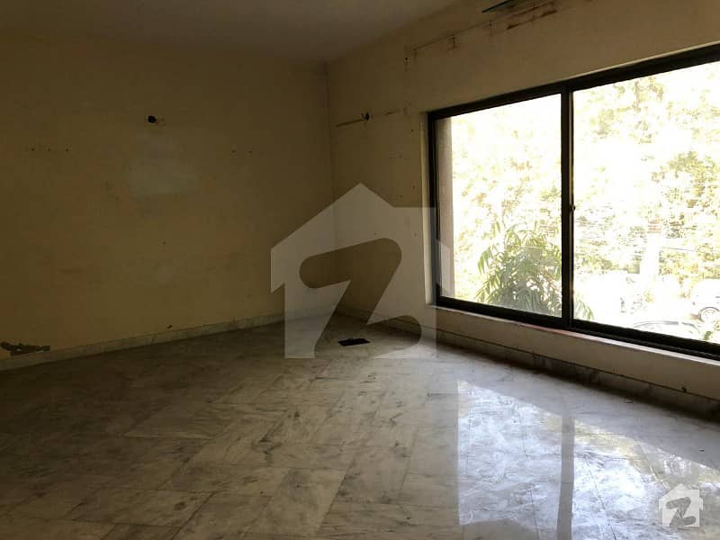 Gulbreg Small Commercial Paid 12 Marla 4 Bed House At Main Road