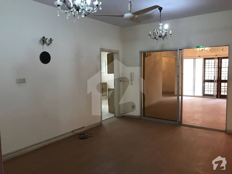 4040 Sq Ft Flat In Beautiful And Peaceful Location Of Kda Scheme 1  For Sale