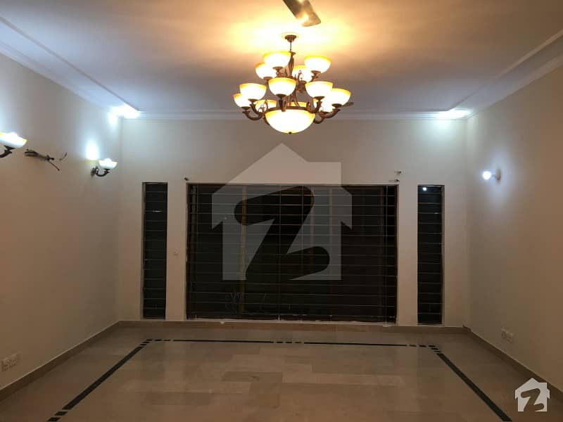 ڈی ایچ اے فیز 3 - بلاک ایکس فیز 3 ڈیفنس (ڈی ایچ اے) لاہور میں 5 کمروں کا 1 کنال مکان 99 ہزار میں کرایہ پر دستیاب ہے۔