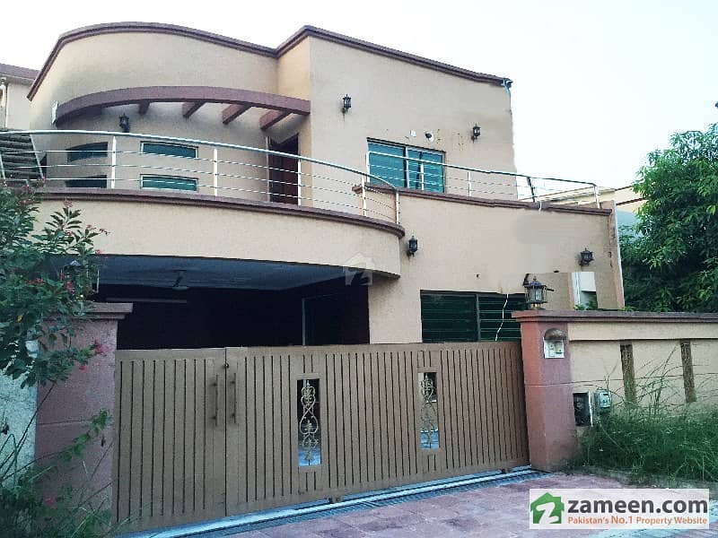 10 Marla 5 Beds Solid Construction House Available For Urgent Sale In Bahria Town