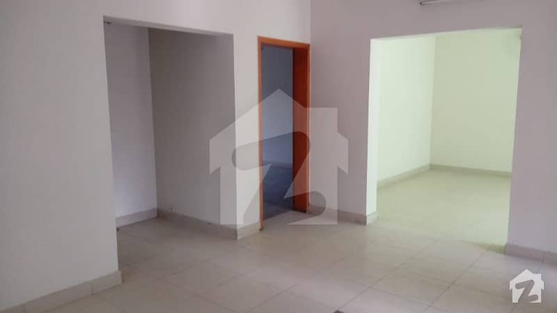 10 Marla House Available For Sale In Askari 11