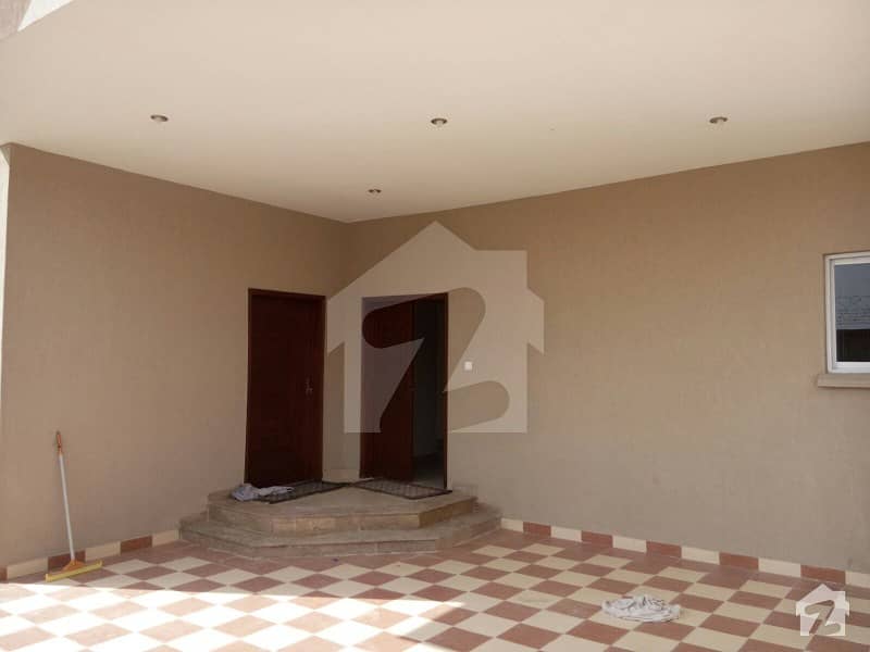 350 Sq Yard 5 Beds Bungalow With Servant Quarter & 2 Car Parking 350 Sq Yard 5 Beds Bungalow With Servant Quarter & 2 Car Parking