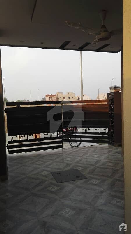 Guldasht Town B-Block 5-BedRoom's Double  Unit  Beautiful  House For Rent. 