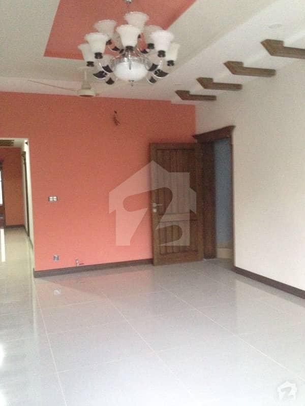 E-11 - 3 Bed Rooms Out Class Upper Portion For Rent