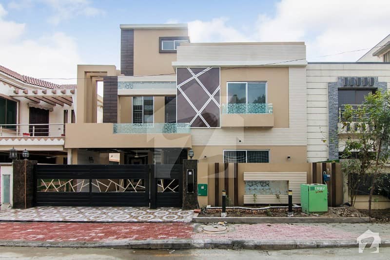 10 Marla Outclass House For Sale In Bahria Town Lahore