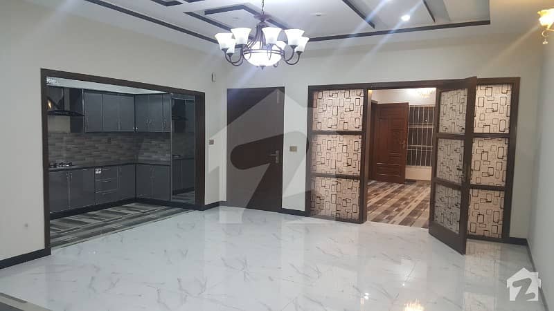 Luxury New First Entry 10 Marla House For Rent Totally Real Pix Near Shouktkhanam
