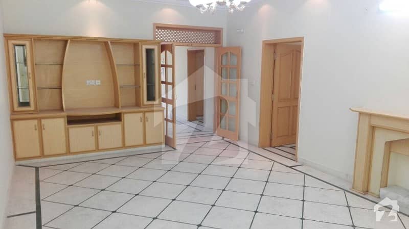 1 Kanal NEAT CLEAN BEAUTIFUL house in PCSIR 2 WITH BASEMENT at prime location BLOCK B