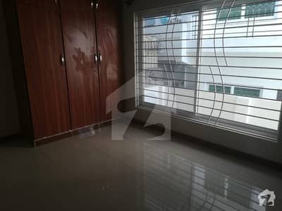 upper portion for rent in d 12