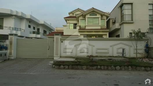 3 Storey House Available For Rent In F84 3 Storey House Available For Rent In F84