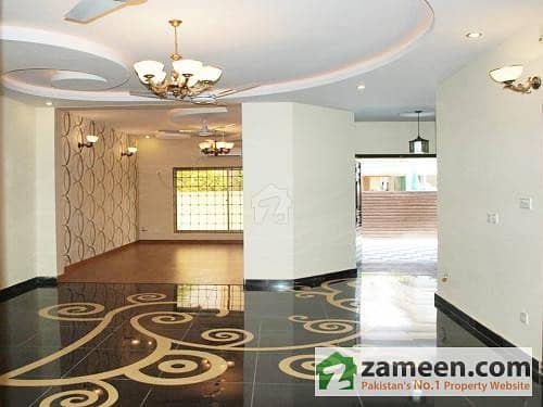 Glorious, Sublime - 10 Marla Luxury Bungalow Available For Sale In Bahria Town