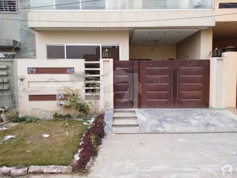 Facing Park Double Storey House Is Available For Rent
