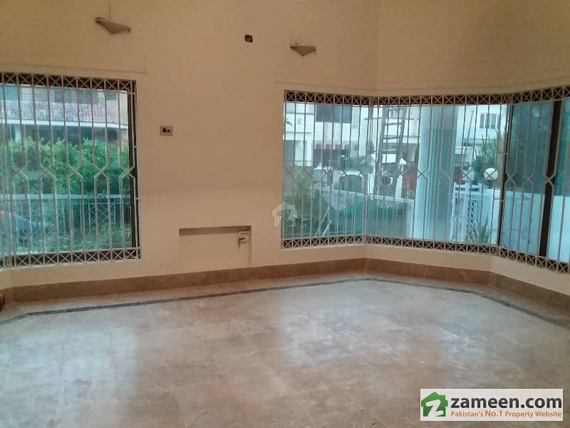 F-10/2 Beautiful House For Rent Double Story 2 Gate Tile Floor With Ac