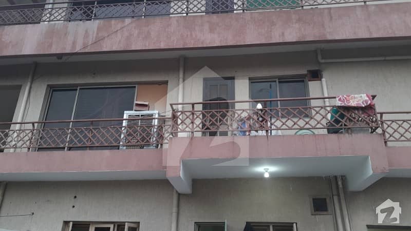 i8 one kanal 4Bedroom upper portion with separate Gate For Rent