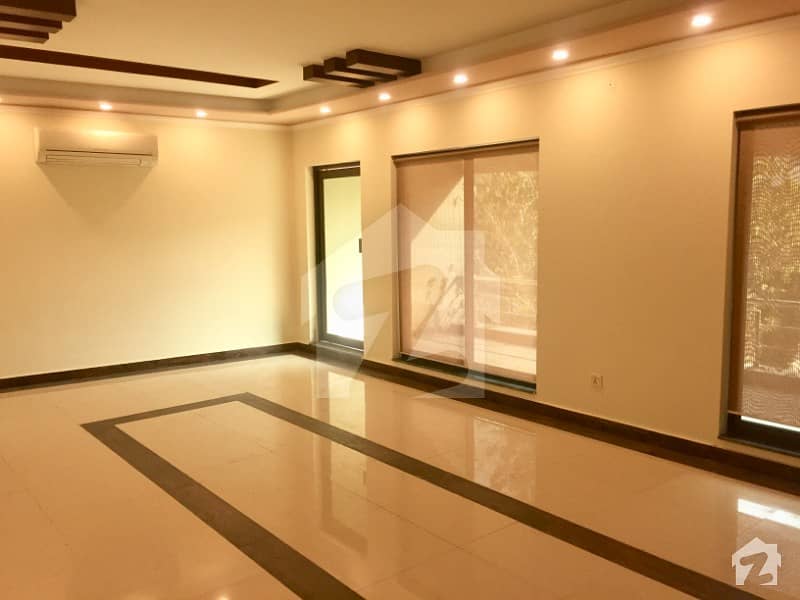 گارڈن ٹاؤن لاہور میں 5 کمروں کا 1 کنال مکان 4.7 کروڑ میں برائے فروخت۔