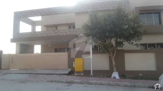 1 Kanal Beautiful Bungalow For Sale 1 Kanal Beautiful Bungalow For Sale