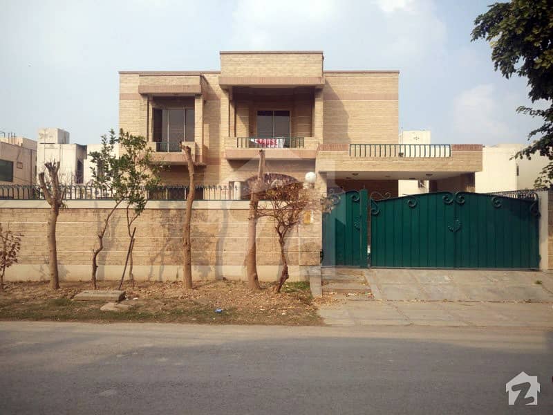 Dha  1 Kanal Bungalow For Sale Near Park Ideal Location Reasonable Price