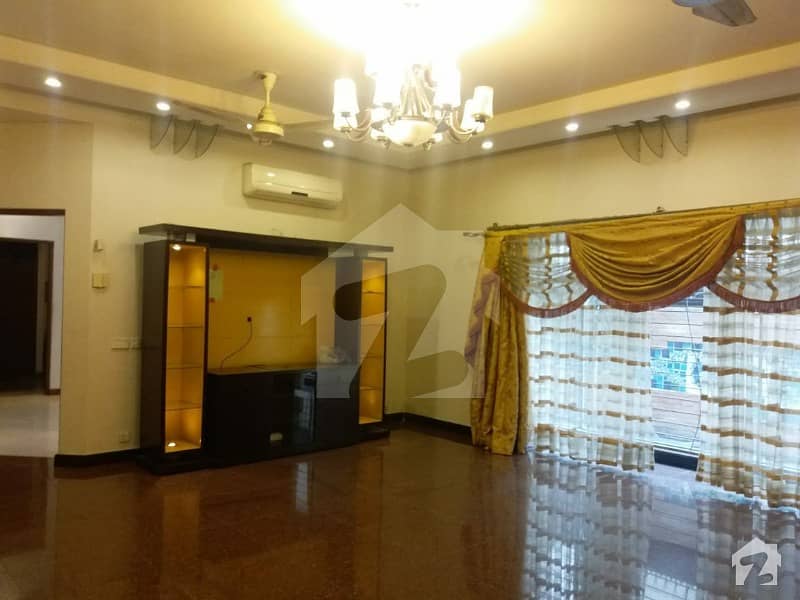 1 Kanal Slightly Used Well Maintained House For Rent