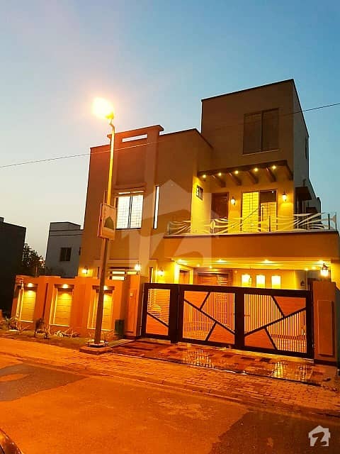 10 Marla Legxury Bungalow behind Main boulevard Sector C 5 Major Facilities in house bahria Town Lahore
