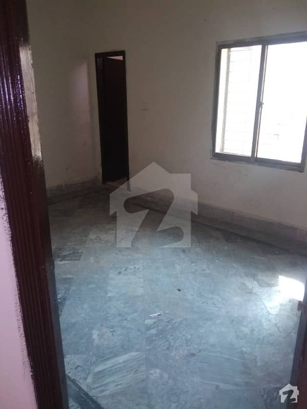 officers colony no 2 madinatown upper porstion for rent