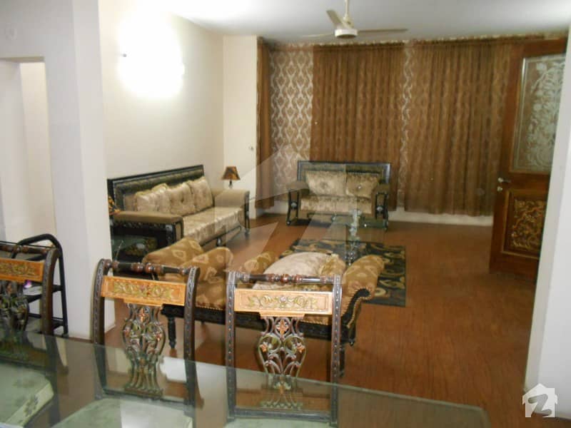 گارڈن ٹاؤن لاہور میں 7 کمروں کا 1 کنال مکان 2 لاکھ میں کرایہ پر دستیاب ہے۔