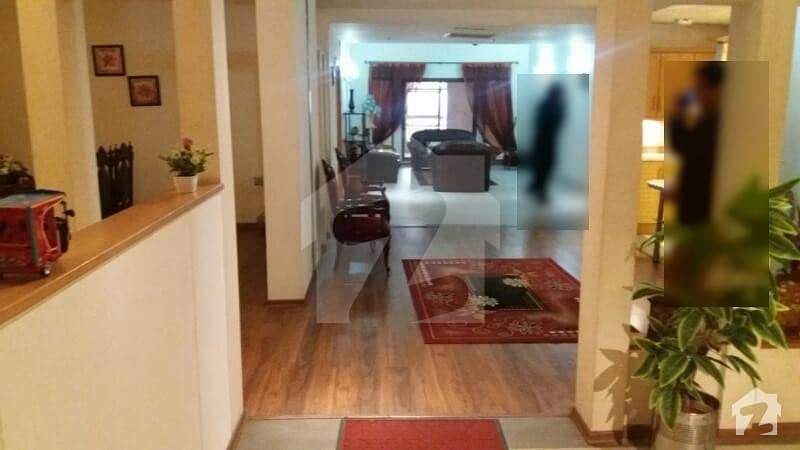 گلبرگ لاہور میں 3 کمروں کا 13 مرلہ فلیٹ 1.6 لاکھ میں کرایہ پر دستیاب ہے۔