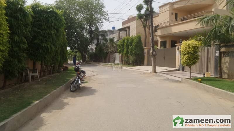 Good Location Double Unit House For Sale In Johar Town