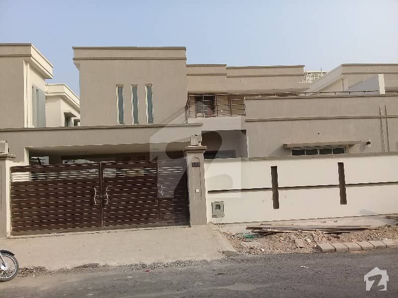 فالکن کمپلیکس نیوملیر ملیر کراچی میں 4 کمروں کا 14 مرلہ مکان 5. 9 کروڑ میں برائے فروخت۔