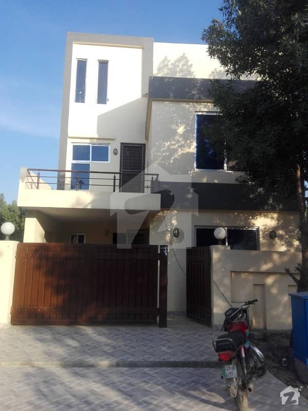 بحریہ آرچرڈ لاہور میں 3 کمروں کا 5 مرلہ مکان 35 ہزار میں کرایہ پر دستیاب ہے۔